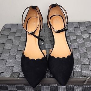 FINAL PRICE!!! CLOSET CLEAROUT. New York & Co. Scallop edge heels.
